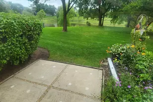 621 Woodhaven Dr, Mundelein, IL 60060 - Photo 7