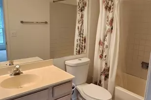 621 Woodhaven Dr, Mundelein, IL 60060 - Photo 13