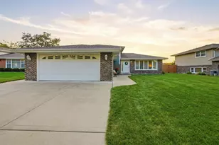 10548 S Tod Dr, Palos Hills, IL 60465 - Photo 1