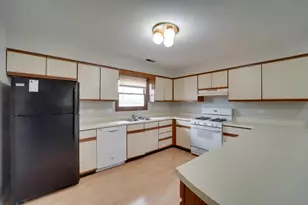 74 Terry Dr, Roselle, IL 60172 - Photo 9