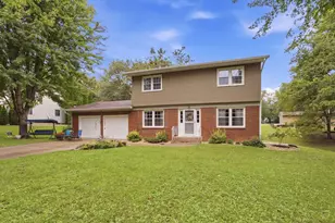 131 Central Park Ave, Geneseo, IL 61254 - Photo 3