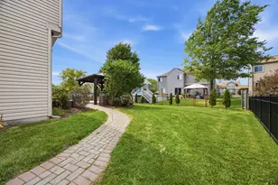 228 Norwich Dr, Bartlett, IL 60103 - Photo 41