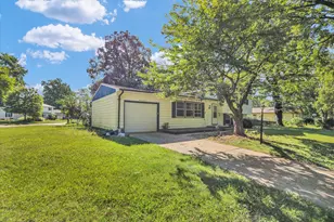 1902 Rebecca Dr, Champaign, IL 61821 - Photo 3