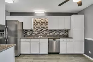 105 Parkview Dr, Wauconda, IL 60084 - Photo 7