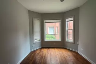 1354 W Argyle St, Chicago, IL 60640 - Photo 9