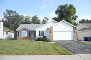 251 Hillcrest Ln, Steger, IL 60475 - Photo 1