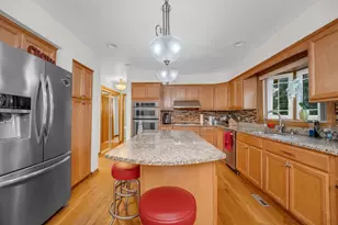 8201 Pine Bluff Ct, Darien, IL 60561 - Photo 11
