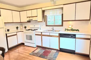 2434 Charleston Dr, Schaumburg, IL 60193 - Photo 3