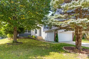 4470 Capstan Dr, Hoffman Estates, IL 60192 - Photo 5