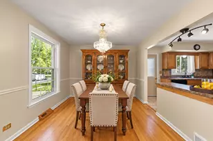 409 Maple Ln, Darien, IL 60561 - Photo 5