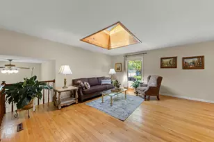 409 Maple Ln, Darien, IL 60561 - Photo 3