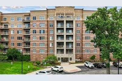 125 Lakeview Drive #403, Bloomingdale, IL 60108 - Photo 1