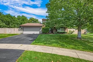 930 Pioneer Ct, Roselle, IL 60172 - Photo 5