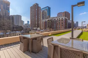33 W Delaware Pl, Chicago, IL 60610 - Photo 3