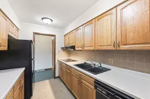 2136 Highland Dr, Sycamore, IL 60178 - Photo 7