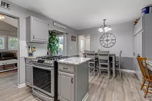 1552 Jobe Ave, Saint Charles, IL 60174 - Photo 7