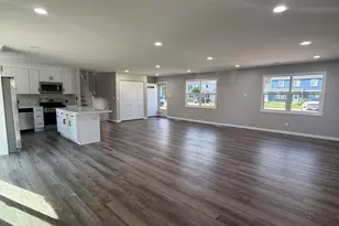 547 Redwood Rd, Bolingbrook, IL 60440 - Photo 3