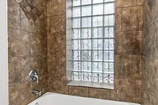 6401 S Maryland Ave, Chicago, IL 60637 - Photo 9