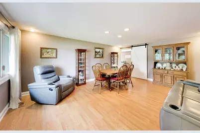 427 Kent Court, Schaumburg, IL 60193 - Photo 3