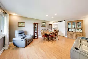 427 Kent Ct, Schaumburg, IL 60193 - Photo 3
