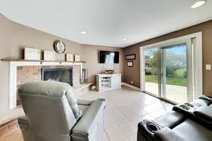 427 Kent Ct, Schaumburg, IL 60193 - Photo 13