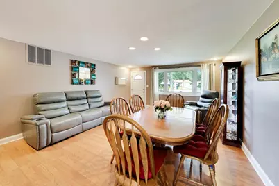 427 Kent Court, Schaumburg, IL 60193 - Photo 5