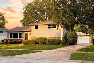 148 Jeffery Ln, Des Plaines, IL 60018 - Photo 1
