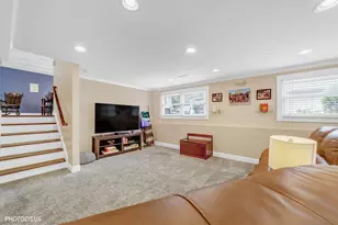 148 Jeffery Ln, Des Plaines, IL 60018 - Photo 15