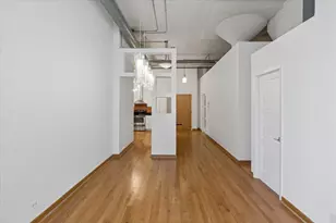 1800 W Roscoe St, Chicago, IL 60657 - Photo 5
