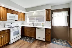 829 Dodge Ave, Evanston, IL 60202 - Photo 5