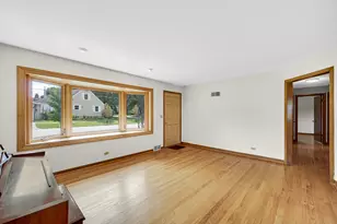 201 N Elmhurst Ave, Mount Prospect, IL 60056 - Photo 3