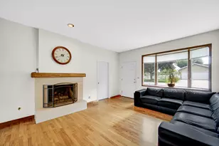 201 N Elmhurst Ave, Mount Prospect, IL 60056 - Photo 5