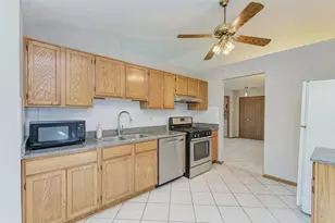 216 Stoneybrook Ln, Bloomingdale, IL 60108 - Photo 9
