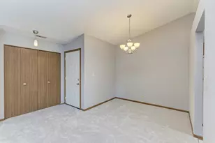 216 Stoneybrook Ln, Bloomingdale, IL 60108 - Photo 7