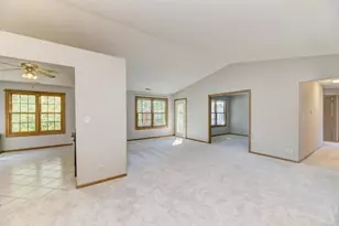 216 Stoneybrook Ln, Bloomingdale, IL 60108 - Photo 3