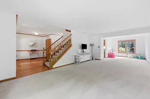 655 Crest Dr, Cary, IL 60013 - Photo 5