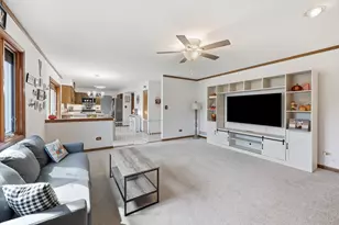 655 Crest Dr, Cary, IL 60013 - Photo 15