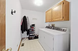 655 Crest Dr, Cary, IL 60013 - Photo 17