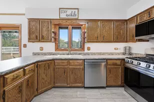 655 Crest Dr, Cary, IL 60013 - Photo 9