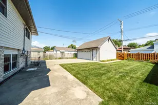 10325 S Whipple St, Chicago, IL 60655 - Photo 25