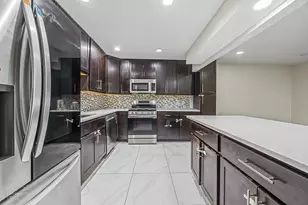 2102 Stanley Ct, Schaumburg, IL 60194 - Photo 5