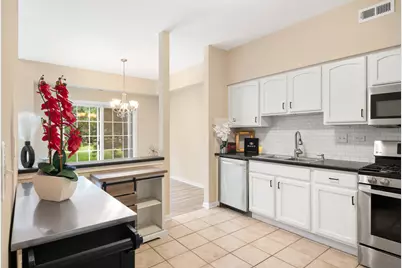 2321 Georgetown Circle #2321, Aurora, IL 60503 - Photo 5