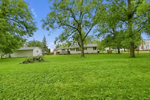 310 N 1st St, Compton, IL 61318 - Photo 17