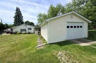 310 N 1st St, Compton, IL 61318 - Photo 15