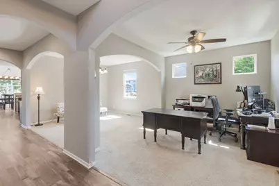422 W Amberside Drive, Elgin, IL 60124 - Photo 5