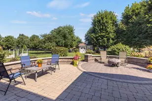 422 W Amberside Dr, Elgin, IL 60124 - Photo 23