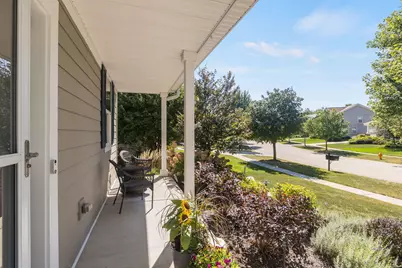 422 W Amberside Drive, Elgin, IL 60124 - Photo 3