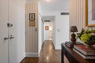 1 E Schiller St, Chicago, IL 60610 - Photo 5