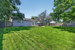 2021 Lancaster Ln, Wheaton, IL 60189 - Photo 35