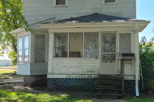 312 N Central St, Gilman, IL 60938 - Photo 1